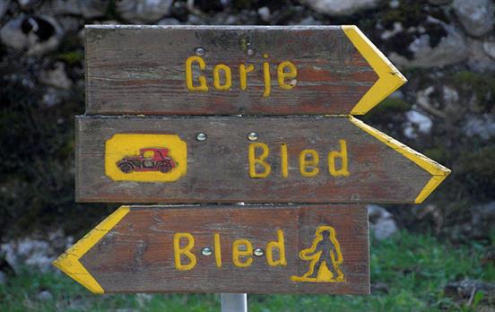 Rustic way marking to help you find your way
