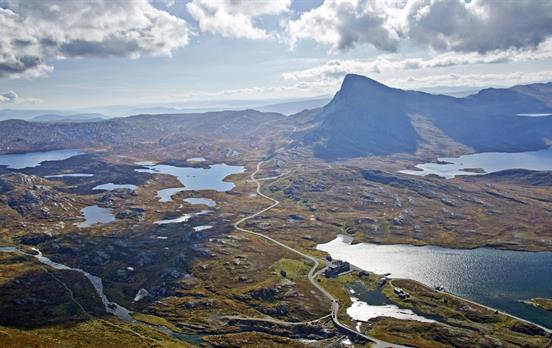 Bitihorn and Bygdinhotel seen from peak Synshorn