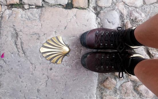 Wanderschuhe auf dem Camino