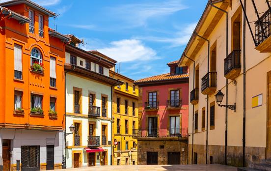 Bunte Häuser in Oviedo
