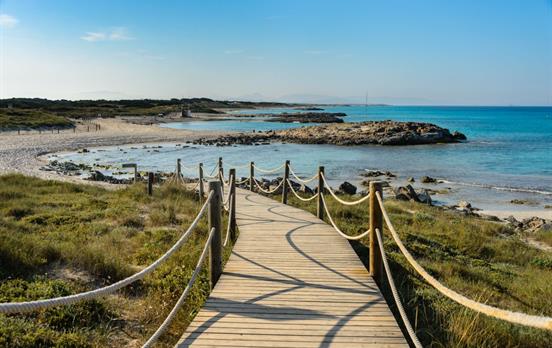 Boardwalk down to the beach
