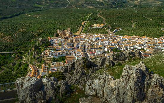 Zuheros inmitten der Naturpark Sierra Subbética