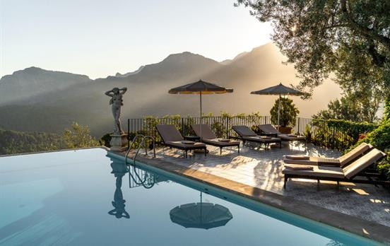 Relax in a swimming pool with the best views