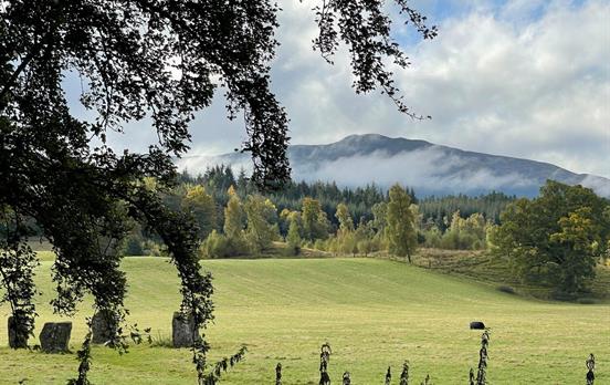 Killin-Ardtalnaig  Blick auf Berg mit Wolken