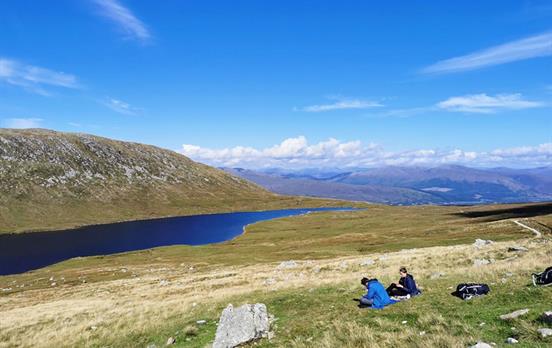 1500-lunching-by-the-loch
