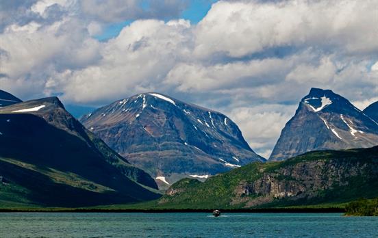 Taking a boat across Lake Ladtjojaure