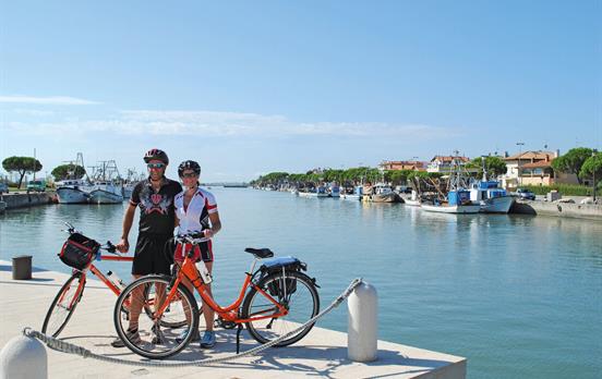 Cyclists enjoying the waterside