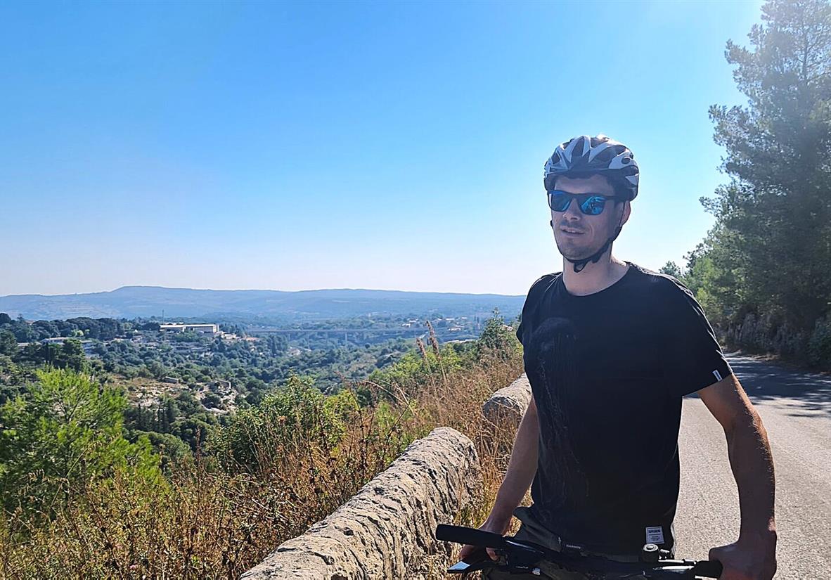Riding to Regusa