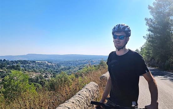 Riding to Regusa
