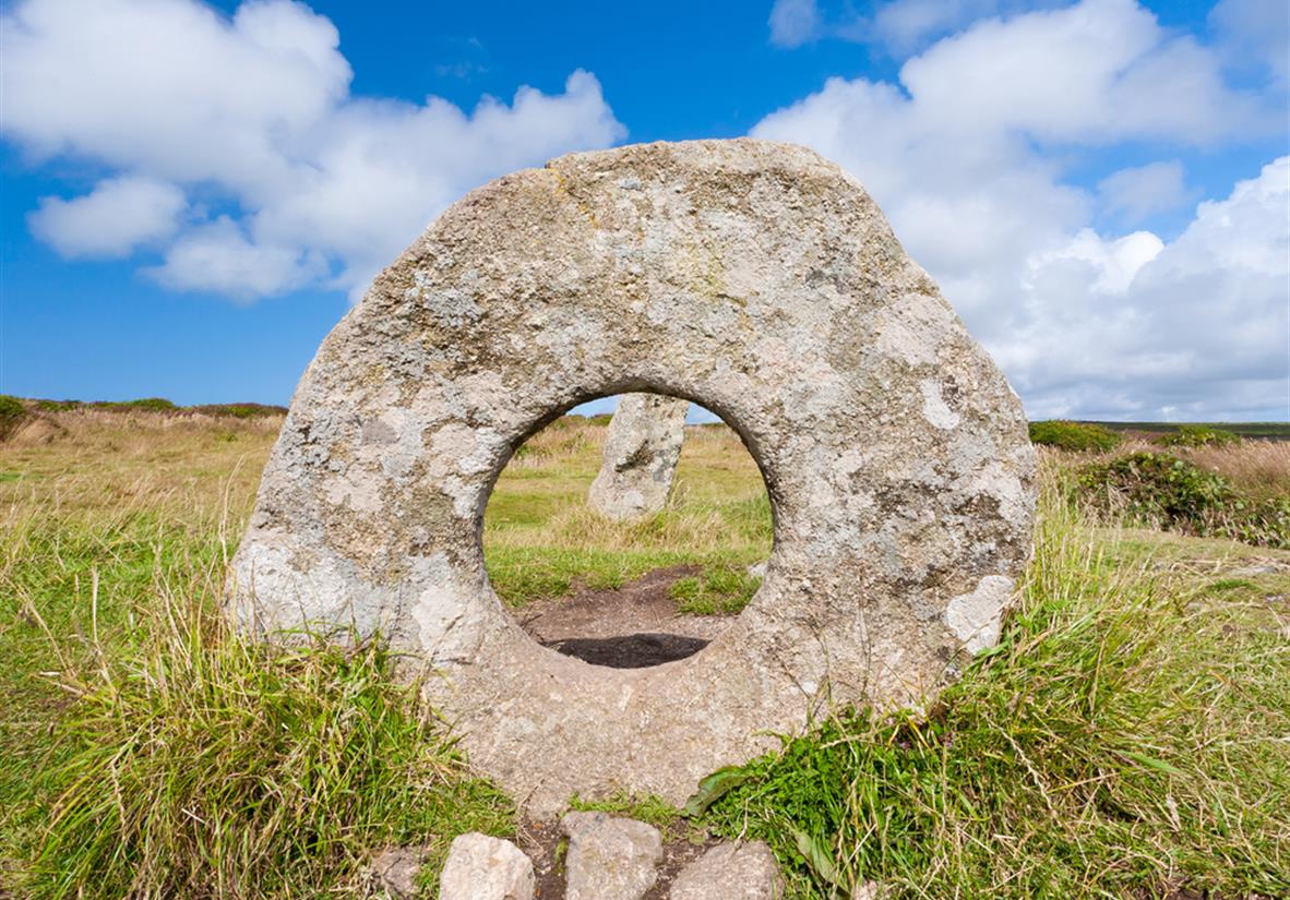 Mên-an-Tol standing stones