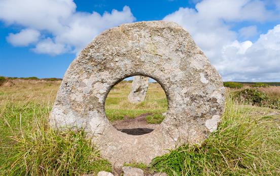 Mên-an-Tol standing stones