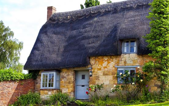 Thatched cottage, Cotswolds