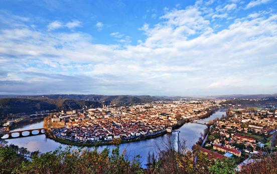 Cahors, surrounded on three sides by the River Lot