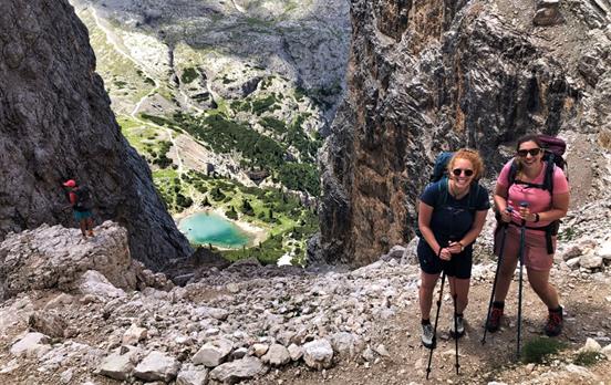 Walkers above Lake de Lagazuoi