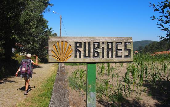 Pilger auf dem Jakobsweg nach Rubiaes