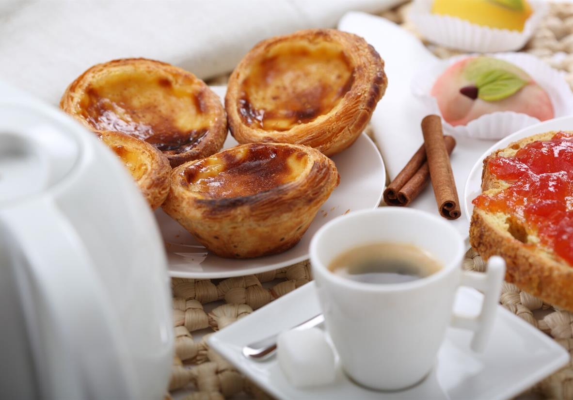 Pasteis de natas for breakfast or snack