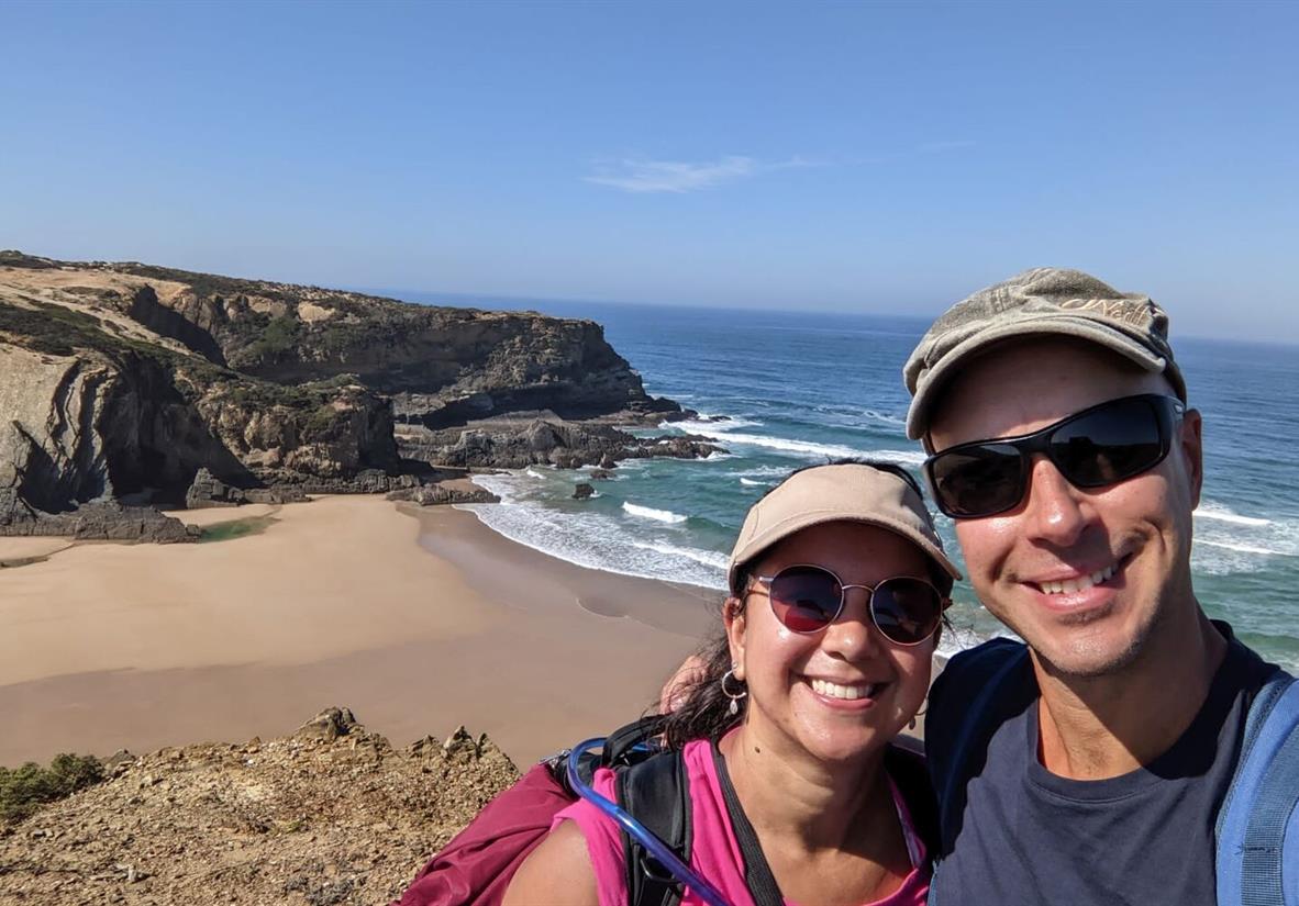 Happy hikers on on the trail!