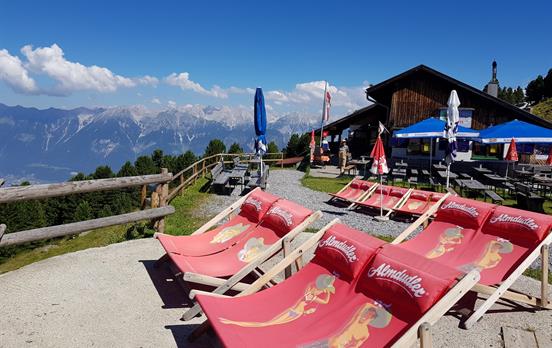Relax and take in the Alpine visitas