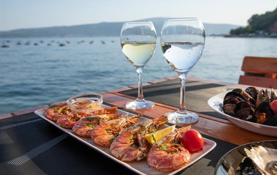 Seafood and wine at the lake