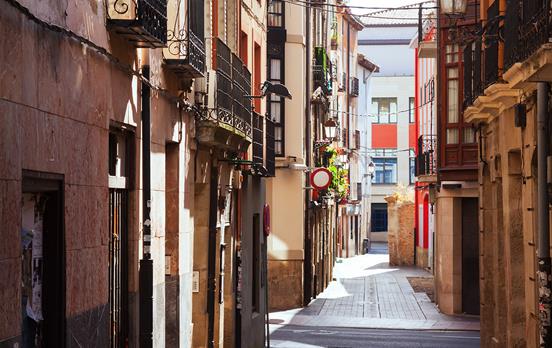 Find tapas bars in the narrow streets of Logrono