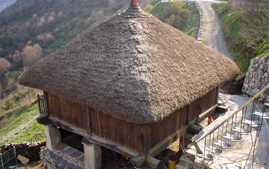 Restored pallozas housing in O'Cebreiro