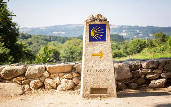 The yellow arrows and blue signs along the way