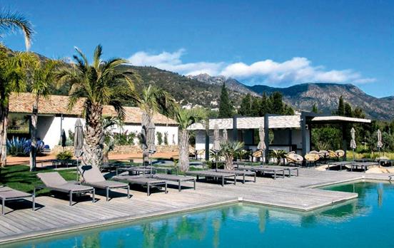 The swimming pool at Mas Lazuli