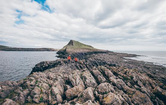 Hiking the worms head hikingtrail at Rhossilibay