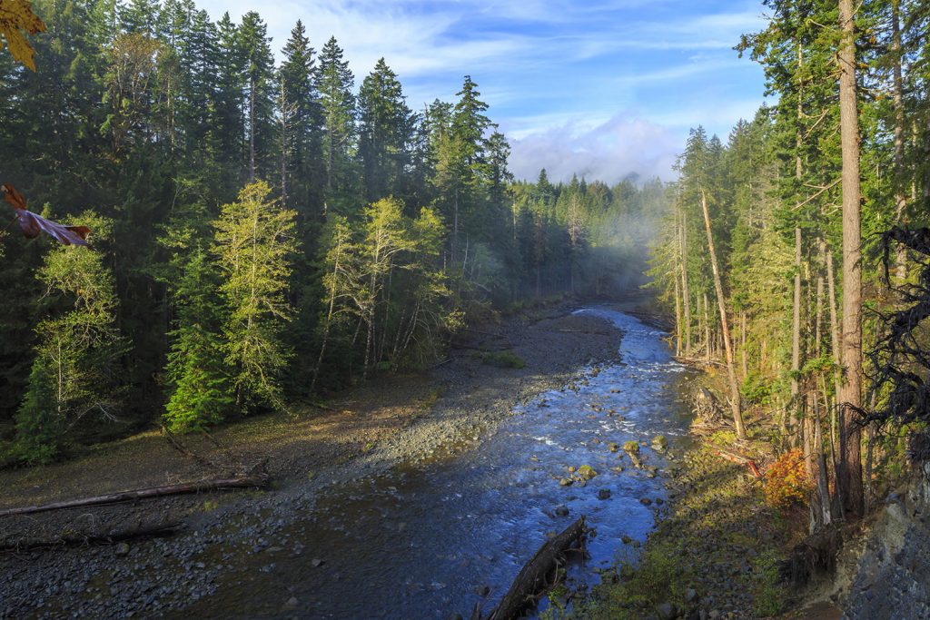 river runs through washington state 