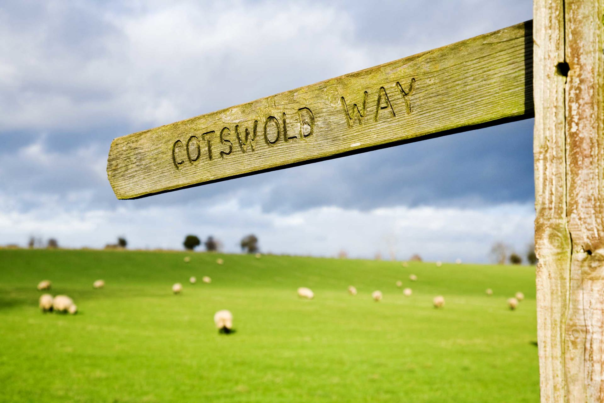 How many days to walk the Cotswold Way?
