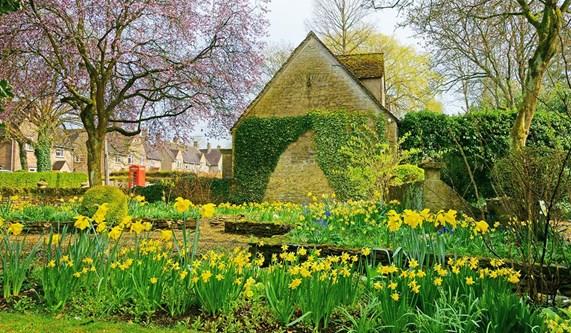 Why book your Cotswold vacation with Macs?