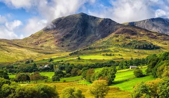 Why Visit and Walk in Snowdonia National Park?