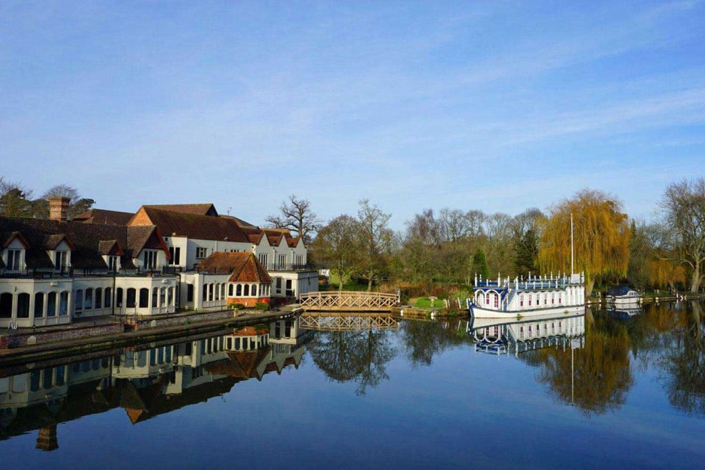 Walking the Thames Path
